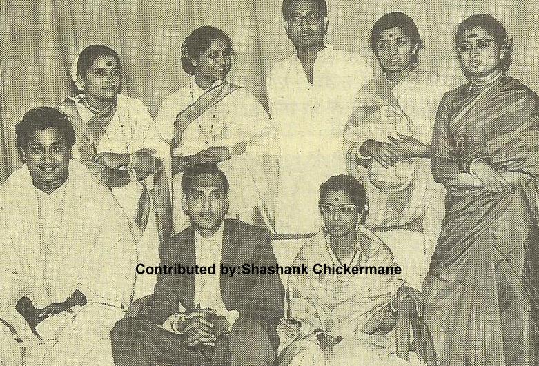 Lata with Asha, Hridayanath, Usha Mangeshkar, Sivaji Ganesan in Meena's wedding ceremony