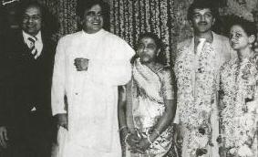 Dilip Kumar in Kalyanji's son's wedding ceremony