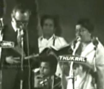 Mukesh & Lata singing in a concert