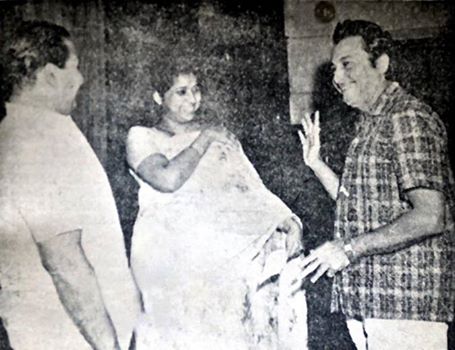 Madanmohan discussing with Mohd Rafi & Asha Bhosale in the recording studio