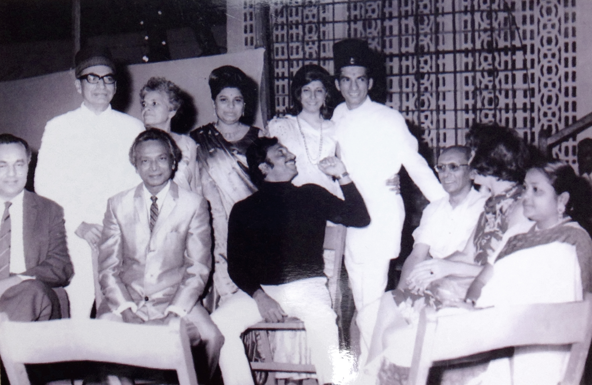 Mukesh with Naushad, Madan Mohan, Jaidev & others in a function
