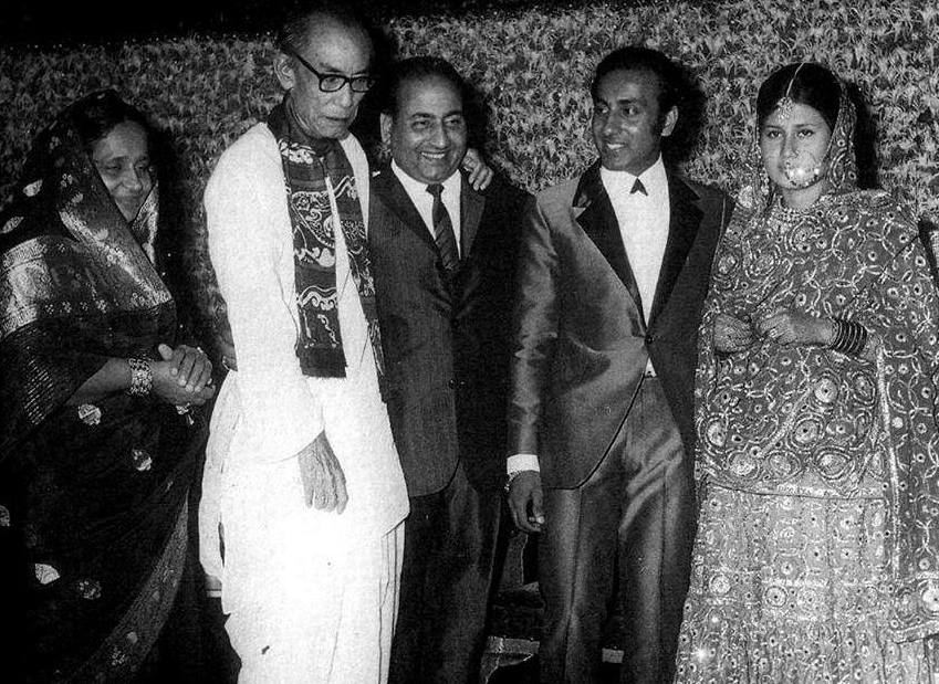 SD Burman with Mohd Rafi & his family in his son's wedding ceremony