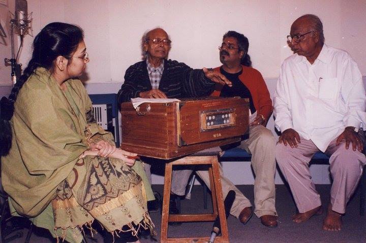 Naushad with Naqsh Lyallipuri, A Hariharan & others