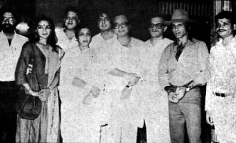 Asha Bhosale with RD Burman, Gulzar & others in the recording studio