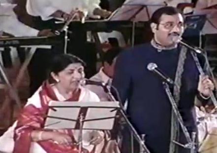 Lata singing duet with Sudesh Bhosale in a concert