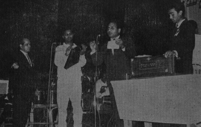 Rafi singing in a concert with Bhupendra Singh & music director Roshan