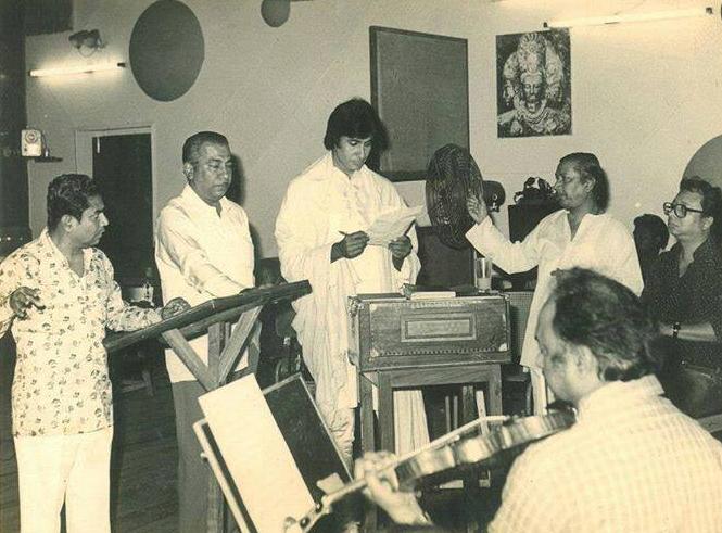 Amitabh Bachchan rehearsalling a song with RD Burman in the recording studio