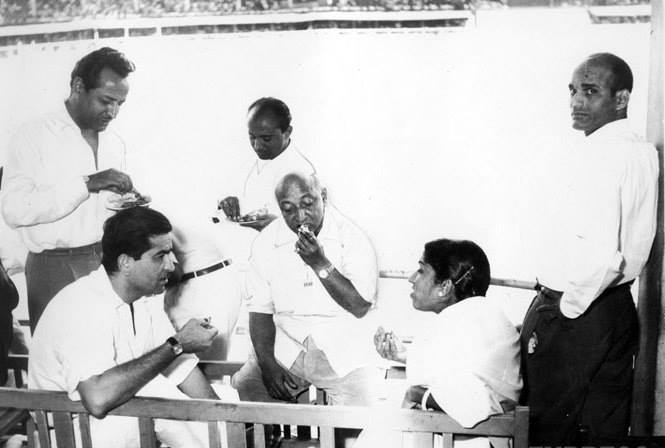 Lata with Rajkapoor, Pran, David & others