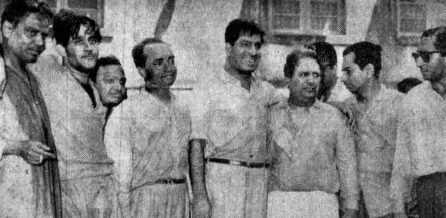 Raj Kapoor with Shailendra, Sudesh Kumar, OP Rehlan & others celebrating Holi