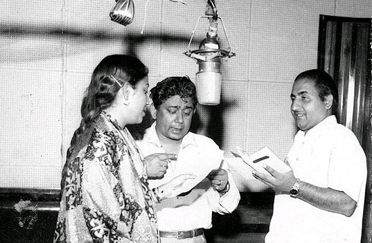 Mohd Rafi singing a duet song with Geeta Dutt alongwith Chitragupta in the recording studio