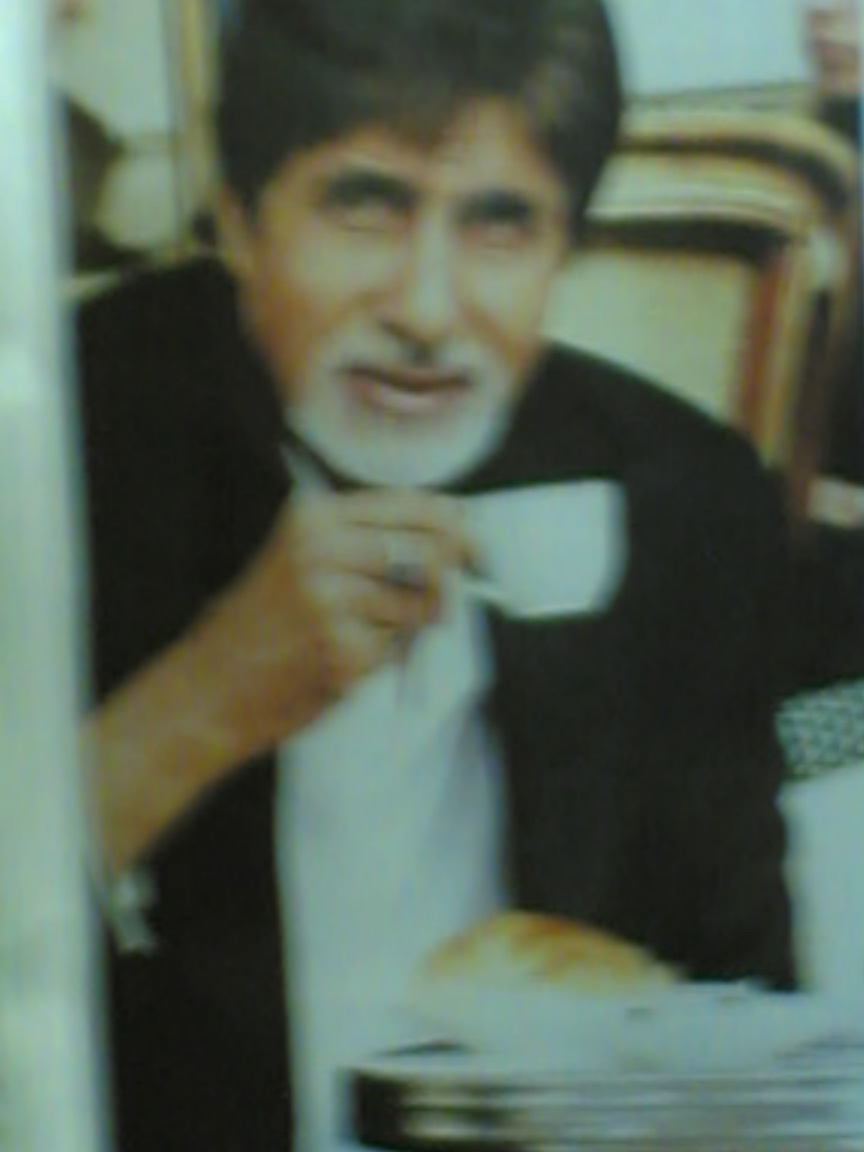 amitabh bachachan taking his meals