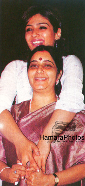 Raveena-&-SushmaSwaraj