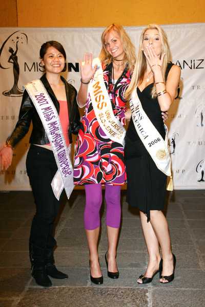 Adelaine Chin Ai Nee, Miss Universe Malaysia 2007, Tjasa Kokalj, Miss Universe Slovenia 2007 and Megan Coleman, Miss Universe South Africa 2007-5