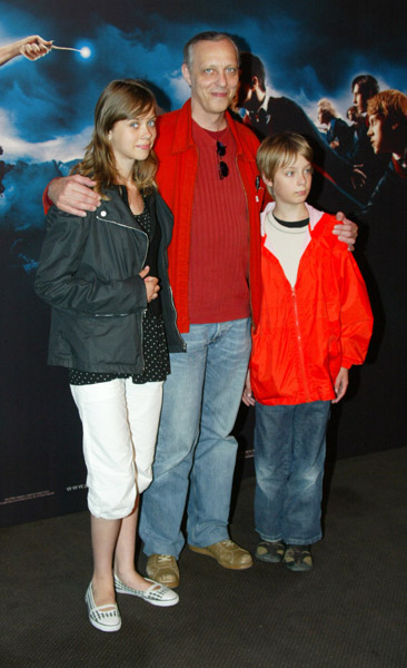 Tom Novembre poses with his daughter Aghata and son Oscar while they attends the Premiere for the David Yates's film Harry Potter and the order of the phoenix on July 4, 2007 in Paris, France - 1