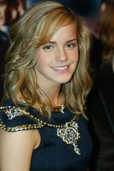Actress Emma Watson attends the Harry Potter and the order of the phoenix premiere on July 4, 2007 in Paris, France - 1
