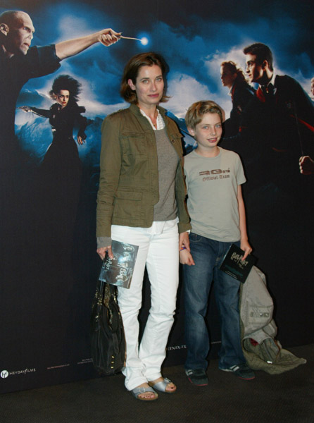 Actress Emmanuelle Devos and son poses with her son Raphael at the Premiere for the David Yates's film Harry Potter and the order of the phoenix on July 4, 2007 in Paris, France - 1