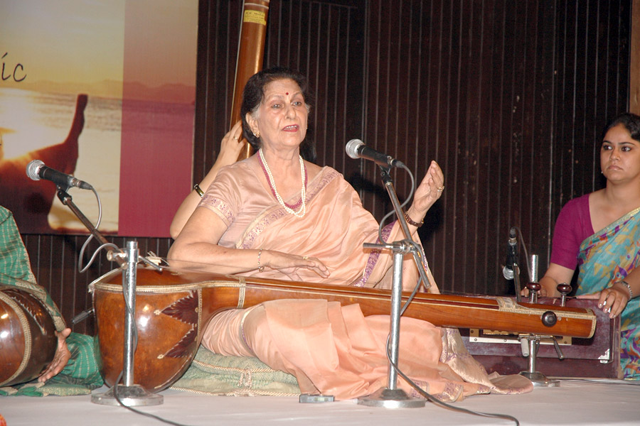 Vidhushi Shanno Khurana -Vocalist 2