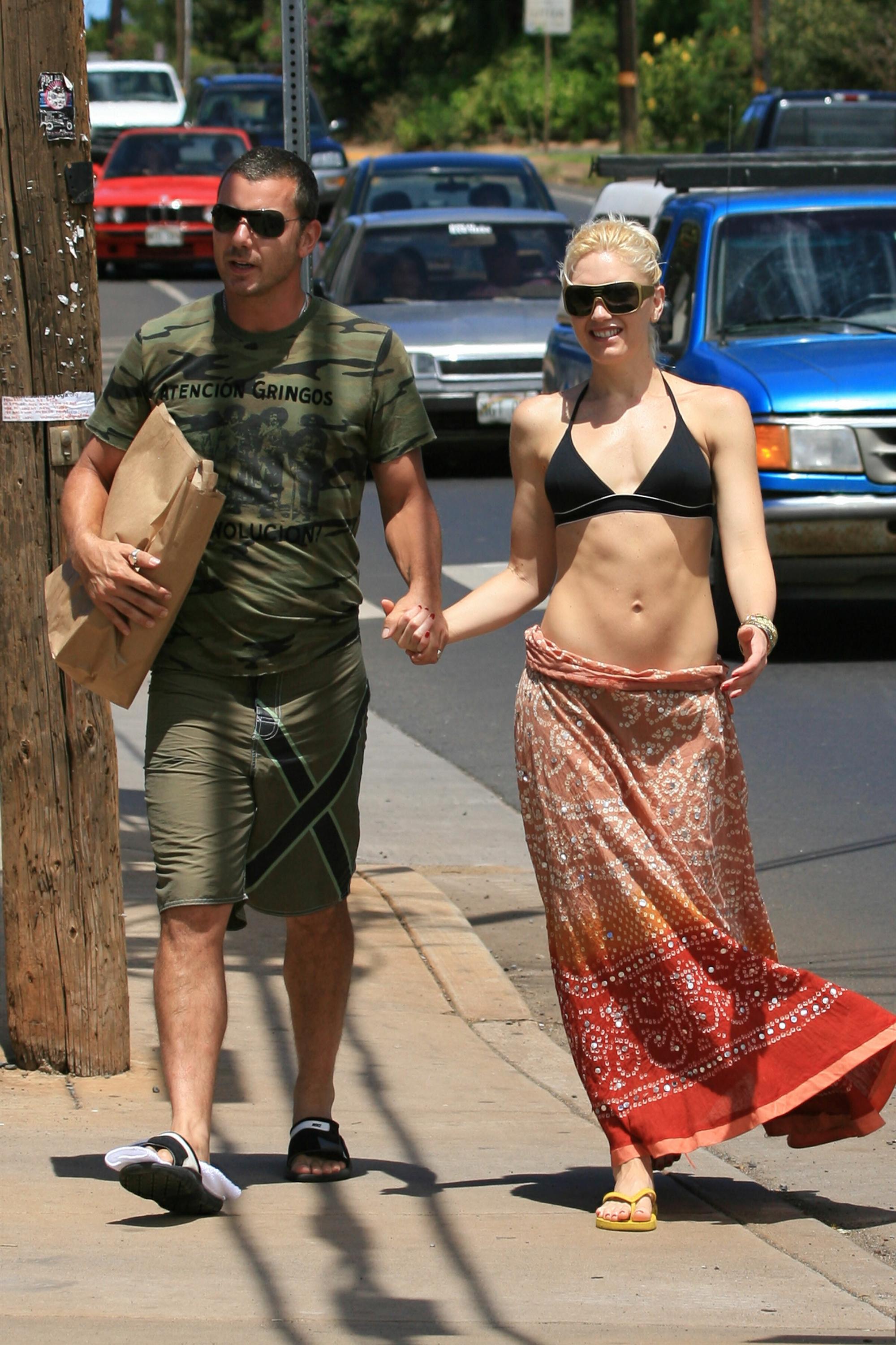 Gwen Stefani in Hawaii-24