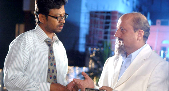 Apna Aasman - Irrfan Khan, Anupam Kher - 3