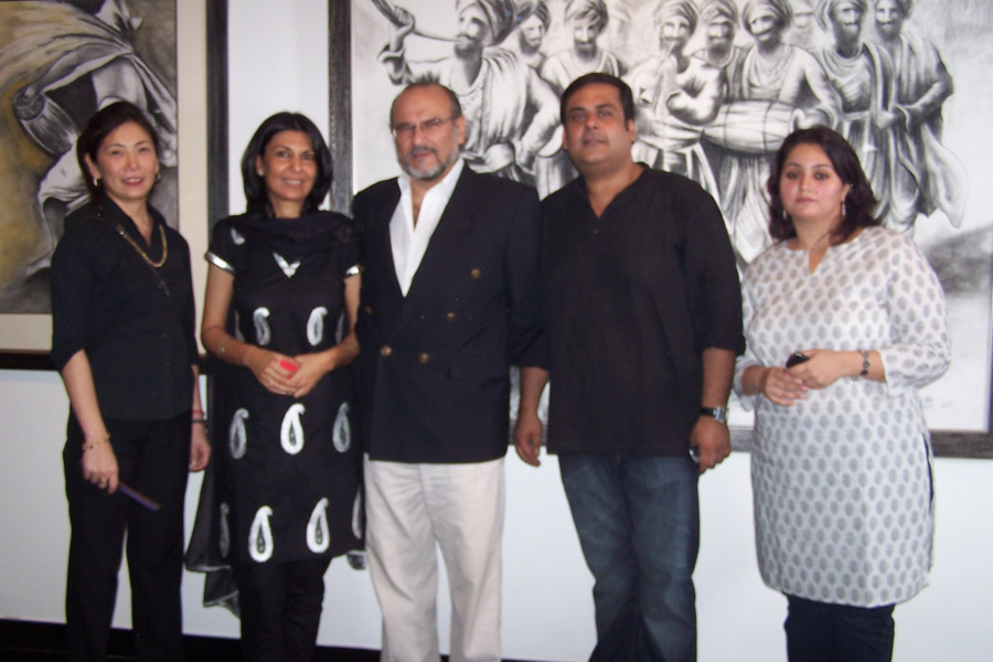 Brandsmith's Black on white - Regina Irigoyen, Sujata Dere, Acting Ambassador of Peru, Carlos Irigoyen, Rahul Mittra & Sarina Mittra - 2
