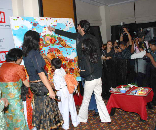 Abhishek Bachchan paints for Khushi at the Hlton Hotel - Abhishek Bachchan - 18