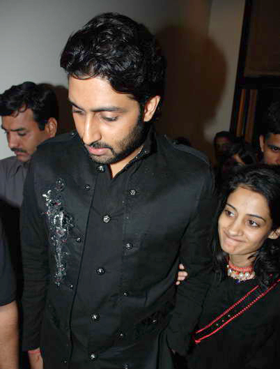 Abhishek Bachchan paints for Khushi at the Hlton Hotel - Abhishek Bachchan, Namrata Bachchan - 10