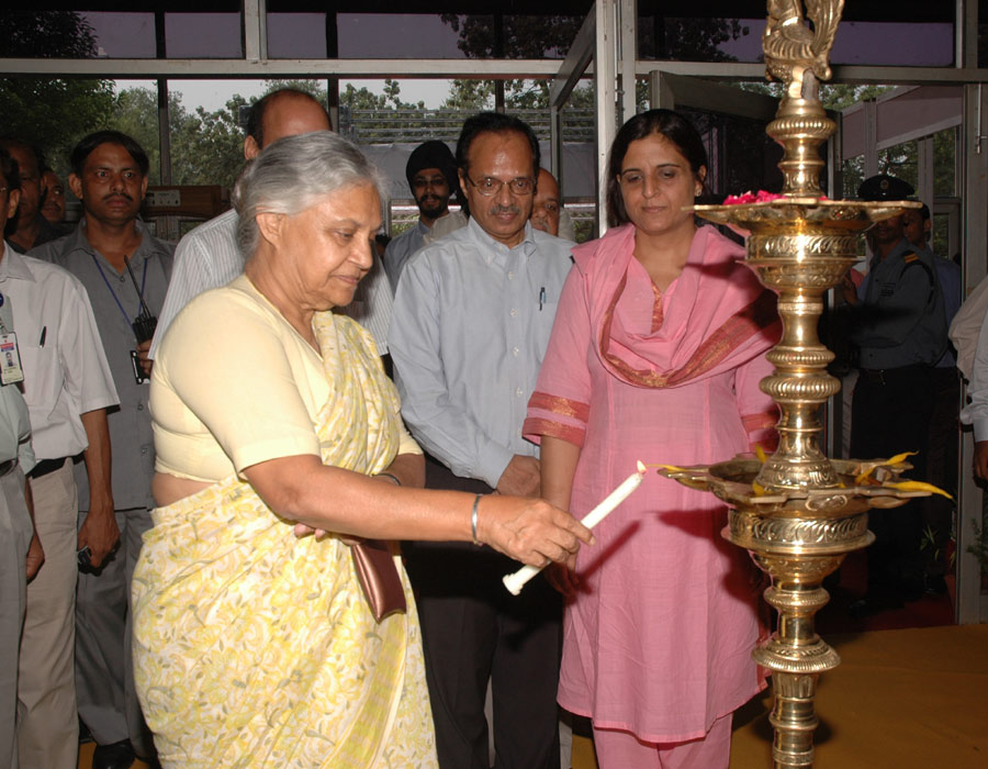 Hon_ble Chief Minister Ms.Sheela Dixit Inaugurating the Metro Plus life Style Show at Pragati maidan