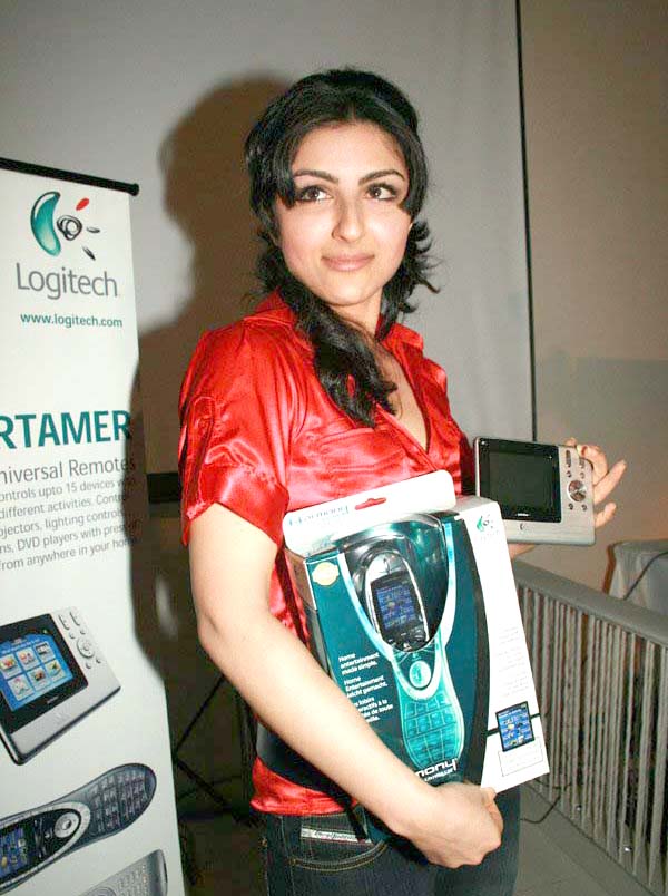 Soha Ali Khan Launches Logitech's New Products- 3