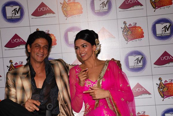 Shahrukh Khan, Deepika Padukone  at Lycra MTV Style Awards 2007