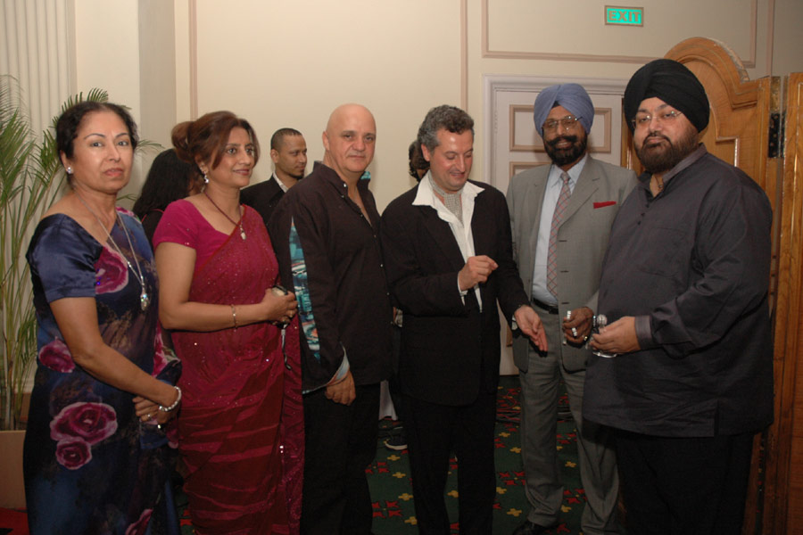 Maurizio Colonna & Frank Gambale, Rajbir Singh (Arjun International) with wife & guests at the jazz concert in capital