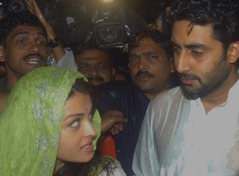 Abhishek Bachchan and his wife Aishwarya visit the Siddhi Vinayak temple in Mumbai