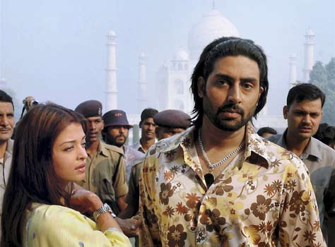 Bollywood couple Abhishek Bachchan and Aishwarya at the Taj Mahal in Agra