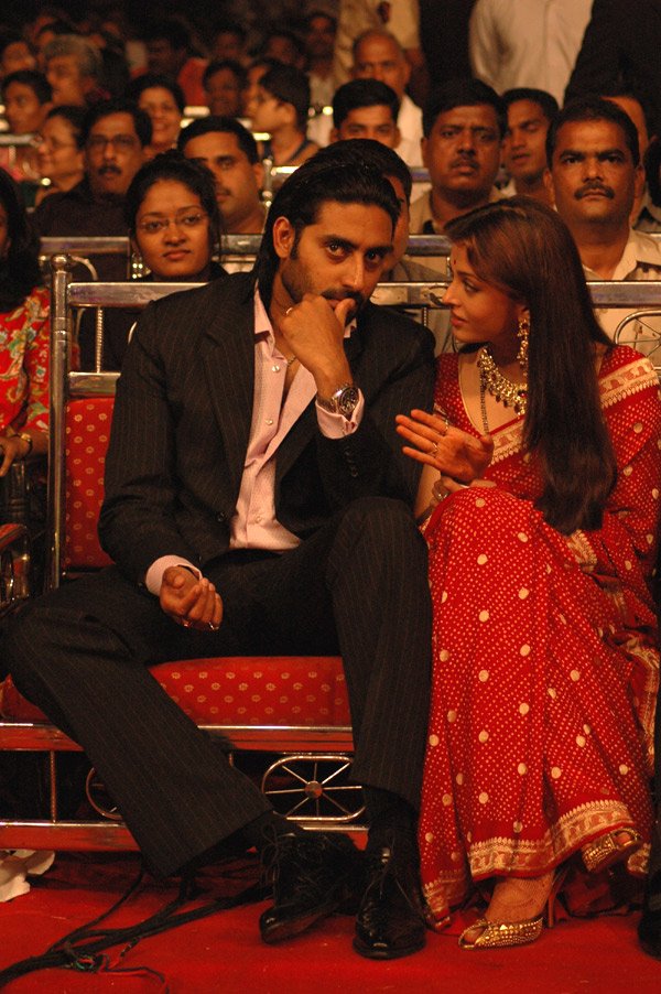 Abhishek Bachchan, Aishwarya Rai at the Mumbai Police Diwali Mela Annual Function 2007 - 1