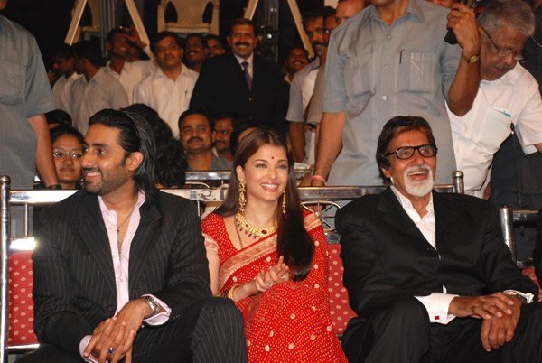Abhishek Bachchan, Aishwarya Rai, Amitabh Bachchan at the Mumbai Police Diwali Mela Annual Function 2007 - 1
