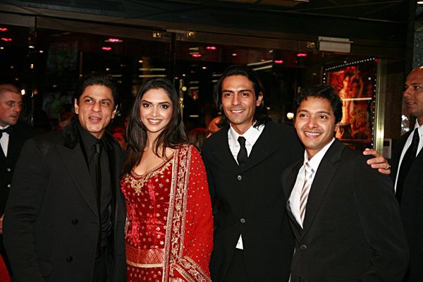 Shahrukh Khan, Deepika Padukone, Arjun Rampal, Shreyas Talpade at Om Shanti Om Premiere in London 