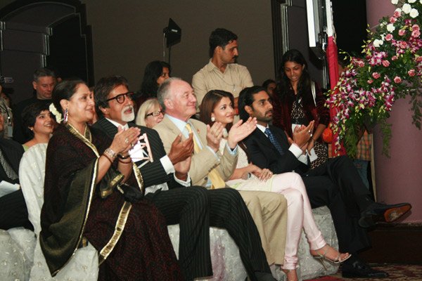 Jaya Bachchan, Amitabh Bachchan, Ken Livingstone, Aishwarya Rai, Abhishek Bachchan at the London Mayor Ken's party