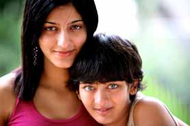 Shruti with her sister Akshara
