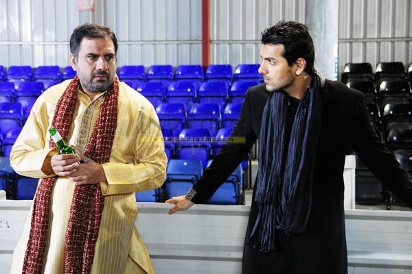 Boman Irani, John Abraham in Dhan Dhana Dhan Goal 