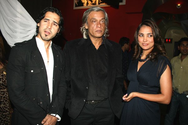 Dino Morea, Sudhir Mishra, Lara Dutta at the premiere of Khoya Khoya Chand 
