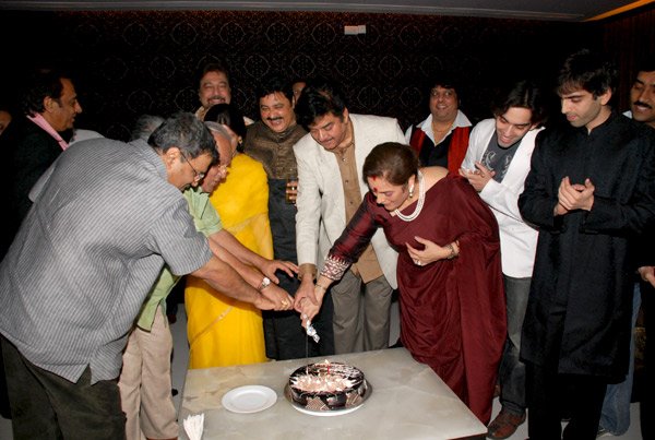 Ranjeet, Subhash Ghai, Satish Shah at Shatrughan Sinha's birthday party