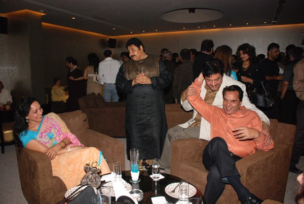 Hema Malini, Satish Shah, Shatrughan Sinha, Dharmendra at Shatrughan Sinha's birthday party