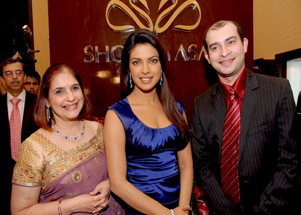 Priyanka Chopra with Shobha Asar unveils Shobha Asar's jewellery store 