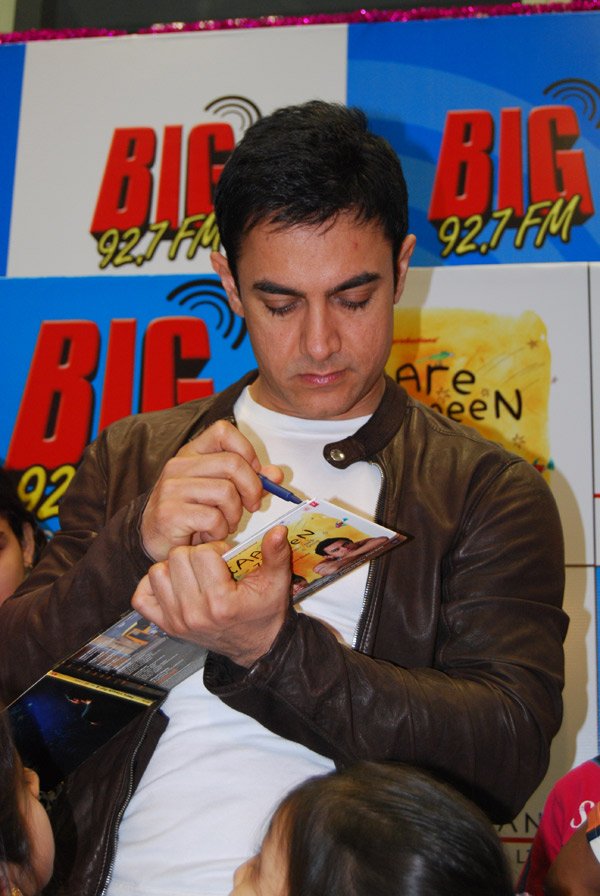 Aamir Khan at Big 92.7 FM 