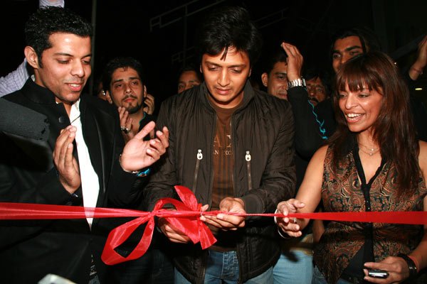 Ritesh Deshmukh launches Open Air Spining Studio 