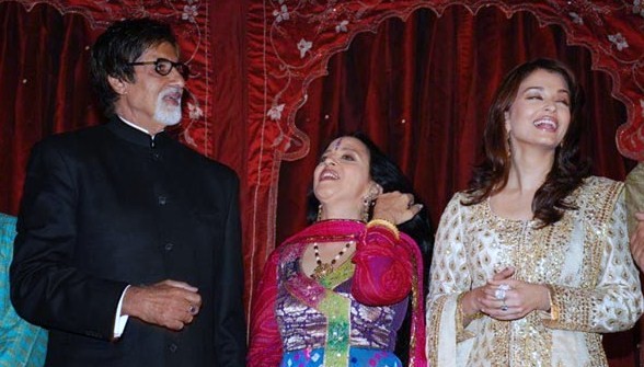 Amitabh Bachchan, Ila Arun, Aishwarya Rai at the Jodhaa Akbar Music Launch 