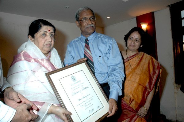 Lata Mangeshkar was felicitated by the Goa University 