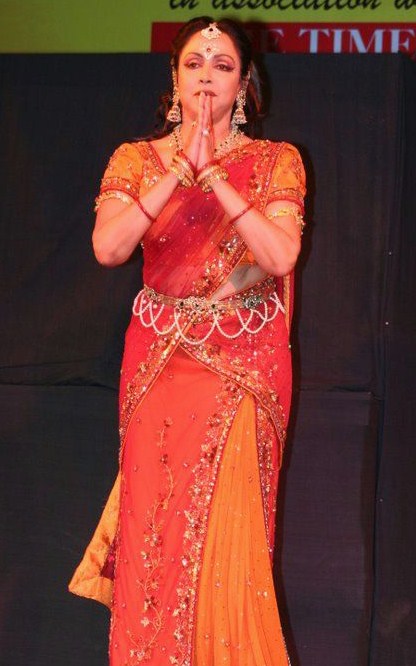 Hema Malini performing Ganesh Vandana Dance 