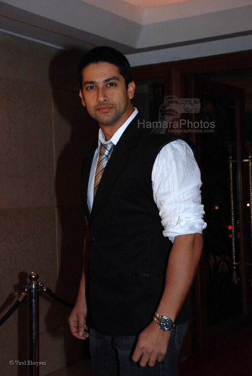 Aftaab Shivdasani at Bollyood A listers at DJ Aqeels new club Bling launch in Hotel Leela on Jan 27 2008 