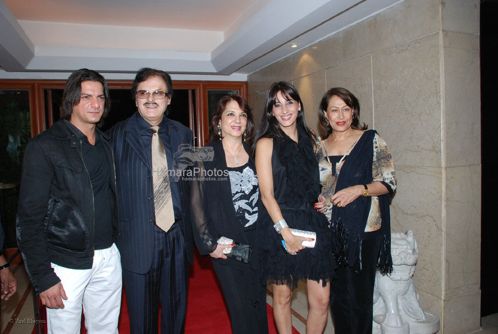 Sanjay Khan at Bollyood A listers at DJ Aqeels new club Bling launch in Hotel Leela on Jan 27 2008 