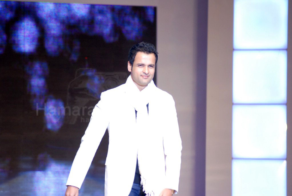 Rohit Roy at Coutons Fashion Show on 29th Jan 2008 